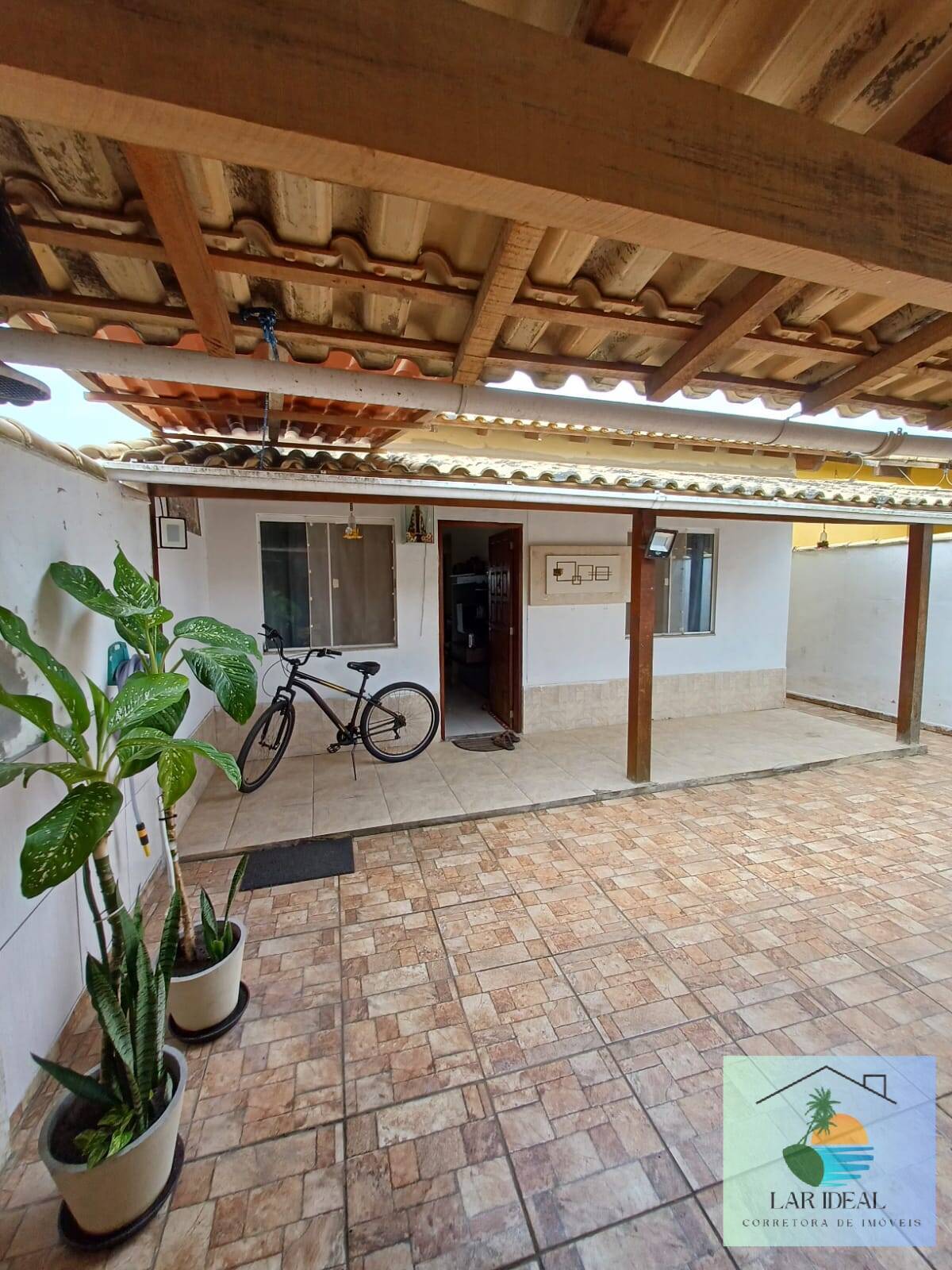 Casa à venda com 2 quartos, 70m² - Foto 1