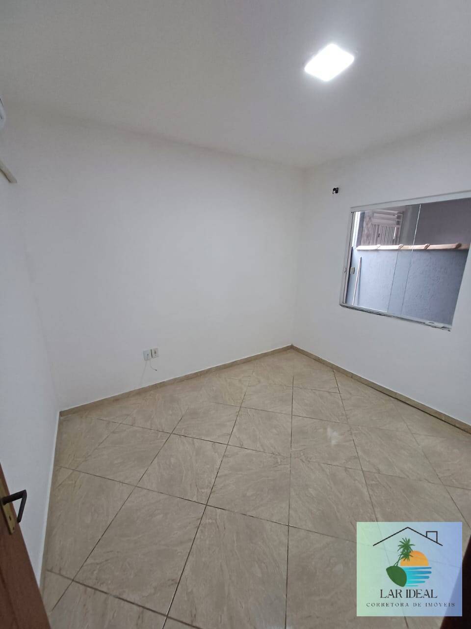 Casa à venda com 2 quartos, 70m² - Foto 12