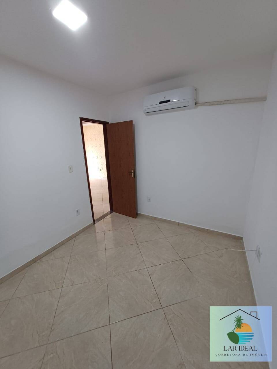 Casa à venda com 2 quartos, 70m² - Foto 11