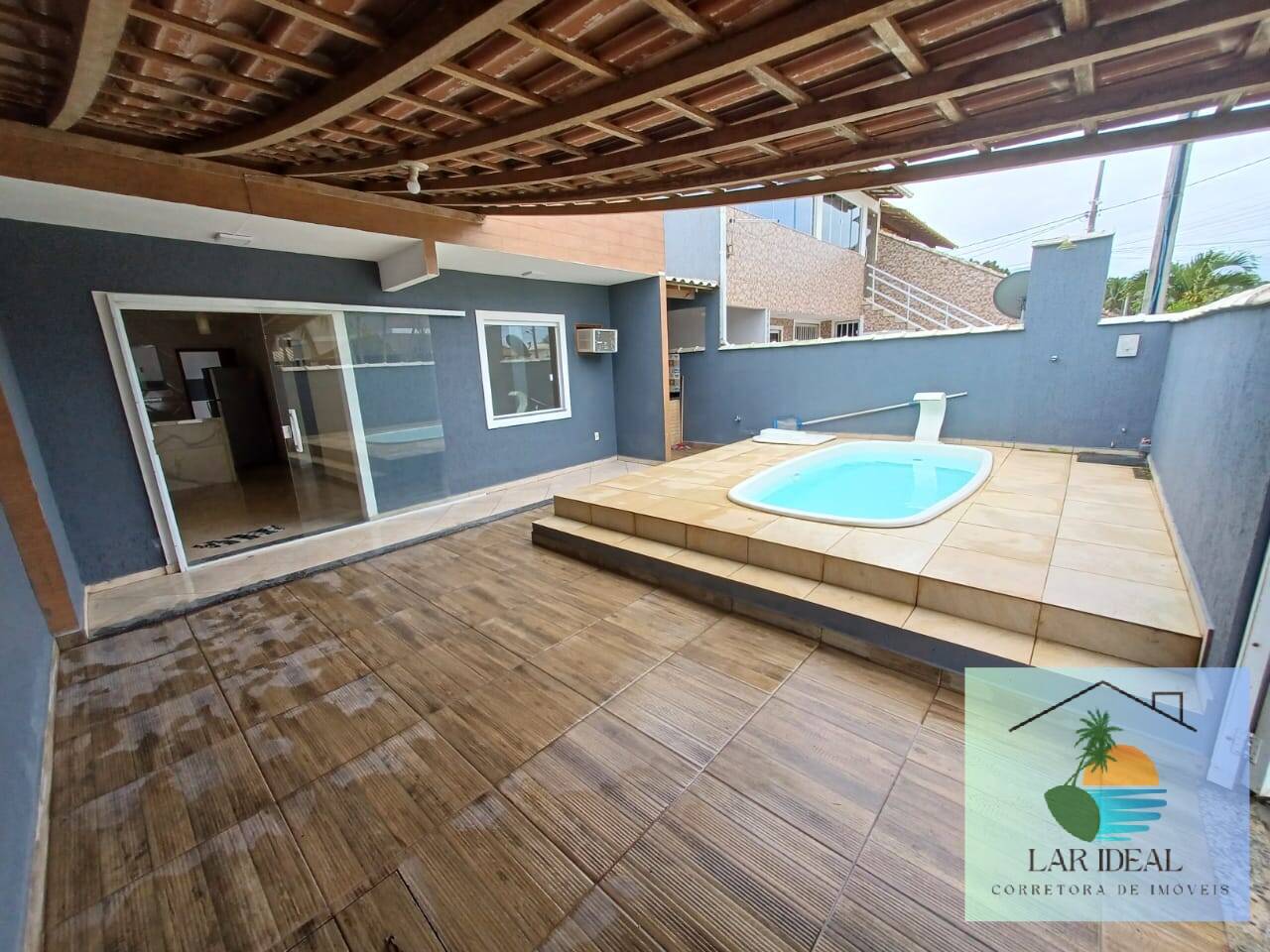 Casa à venda com 2 quartos, 70m² - Foto 1