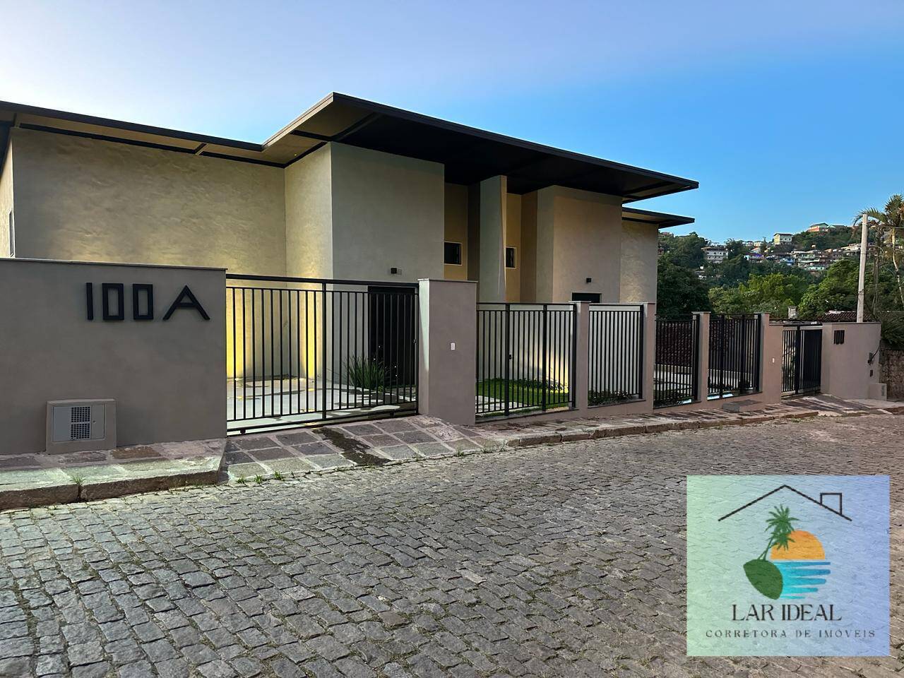 Casa à venda com 3 quartos, 400m² - Foto 1