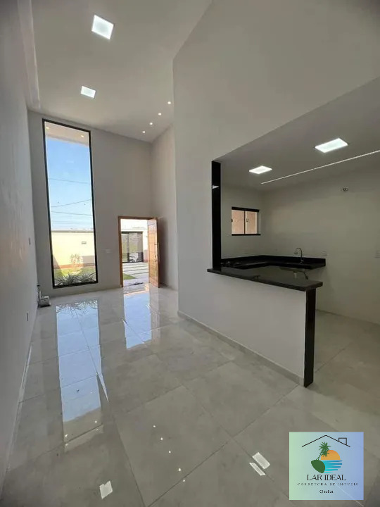 Casa à venda com 3 quartos, 240m² - Foto 2