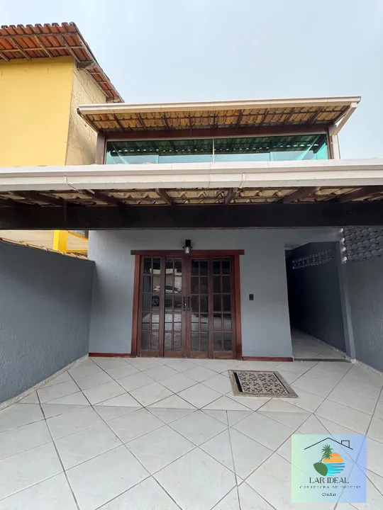 Casa à venda com 3 quartos, 202m² - Foto 1