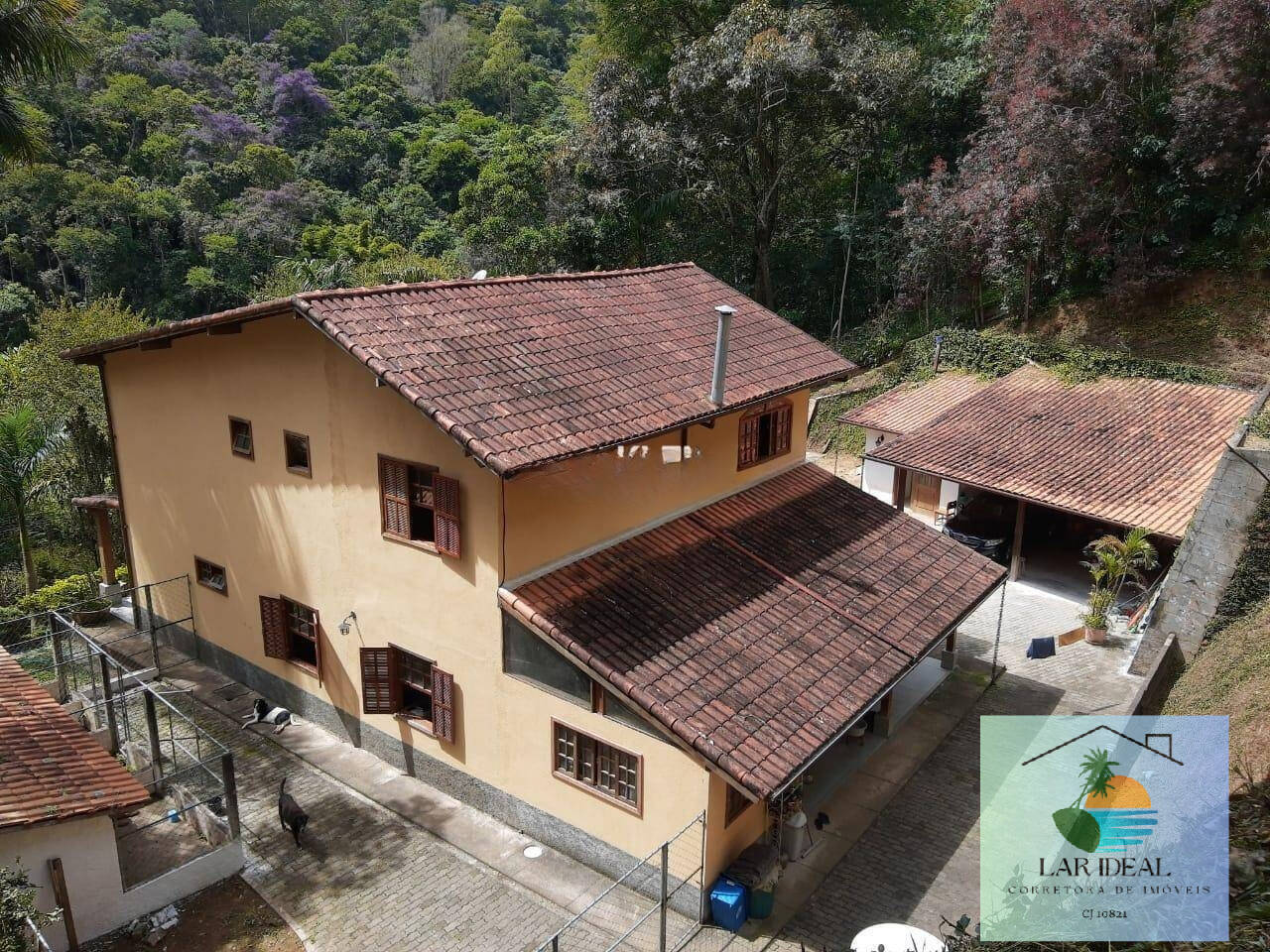 Casa à venda com 3 quartos, 220m² - Foto 1