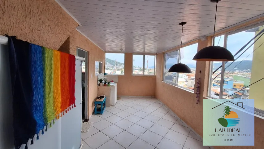 Casa à venda com 2 quartos, 100m² - Foto 1